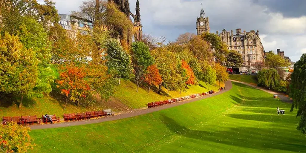 East vs West Princes Street Gardens